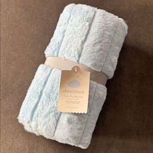 Baby Infant Cloud Island Blue Plush Faux Fur Blanket Channel Carved 30”x40” NEW